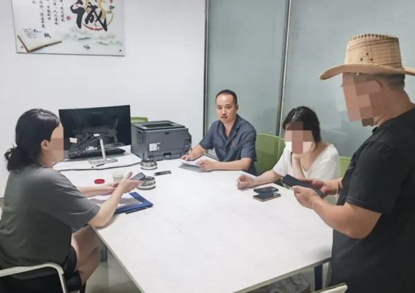 涨盈配 男方解除婚约起诉退彩礼，女方躲避三年不还 法院强制执行