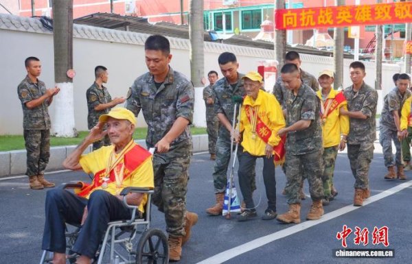 华生证券 （抗战胜利80周年）五位抗战老兵重返军营 抗战精神永流传