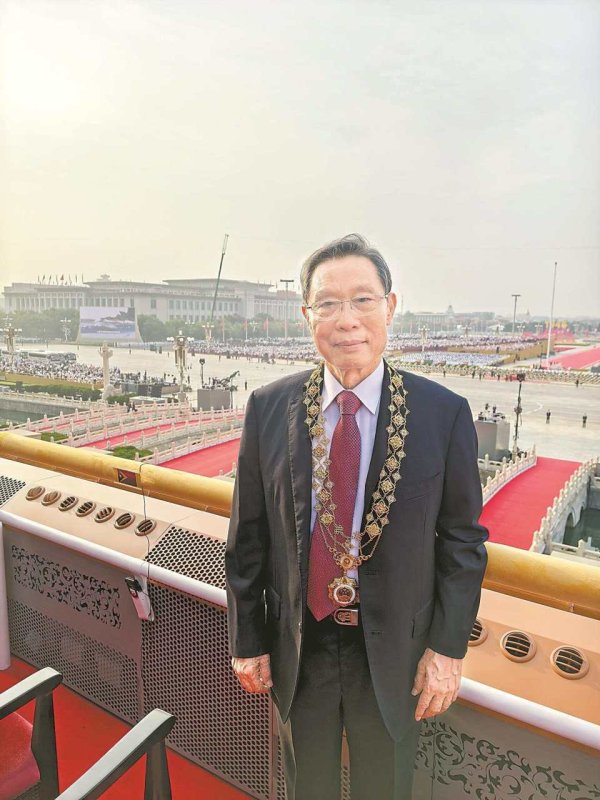 中财所 钟南山、卢宇彤、赵建、林伟光、尚晓东、莫浩棠……阅兵现场，这些身影来自广东